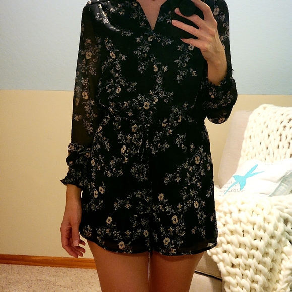 Long-sleeved Floral Romper-size Medium - Picture 5 of 11